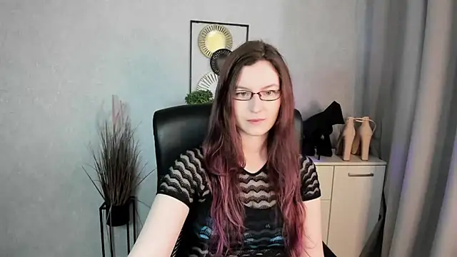 emmaxDelight online show from May 14, 2026, 5:15 am