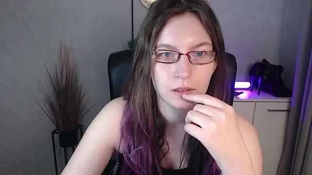 emmaxDelight online show from December 5, 2025, 6:23 am