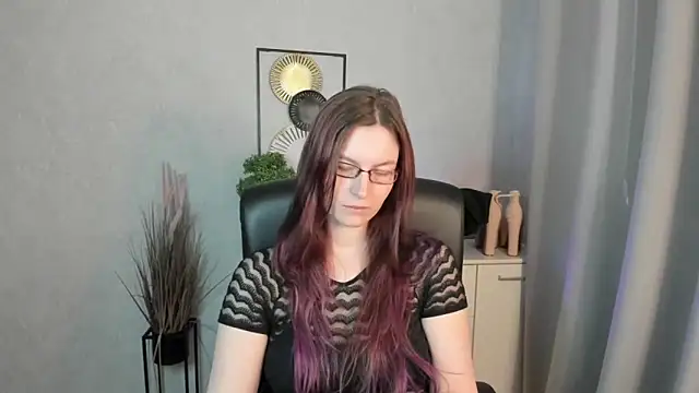 emmaxDelight online show from April 15, 2026, 6:19 am