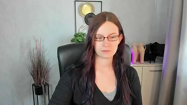 Snapshot of emmaxDelight chatting on July 15, 2026, 5:36 am emmaxDelight online show from July 15, 2026, 5:36 am