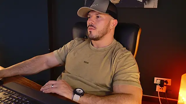 AngeloEric online show from October 30, 2025, 2:14 pm