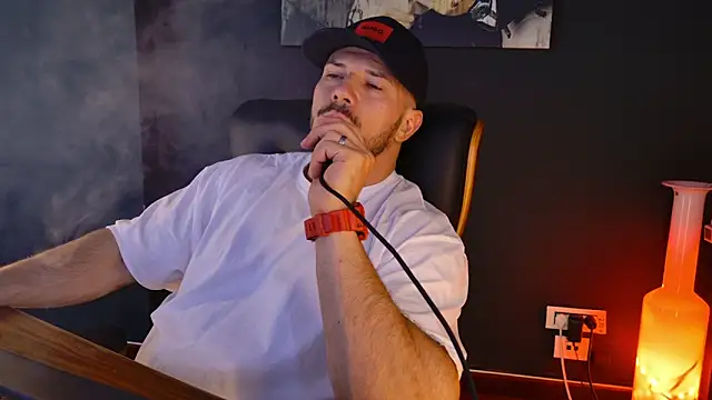 AngeloEric online show from October 31, 2025, 12:46 pm