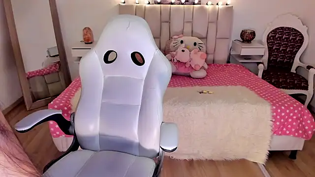 zoe turnner 18 online show from September 26, 2025, 1:18 pm