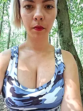 Snapshot of allinqueen chatting on July 14, 2026, 1:17 pm allinqueen online show from July 14, 2026, 1:17 pm