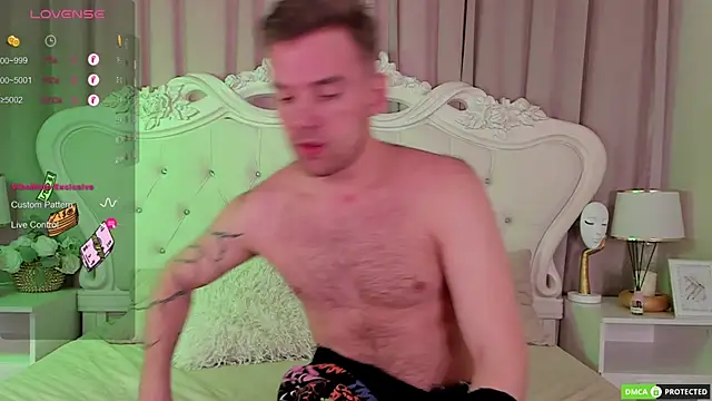 ArthurWhitee online show from November 6, 2025, 8:51 am