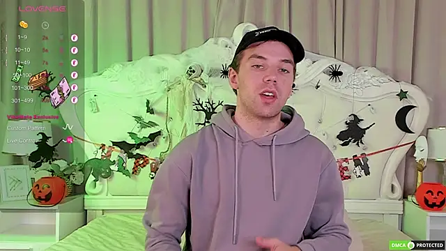 ArthurWhitee online show from October 31, 2025, 5:09 pm