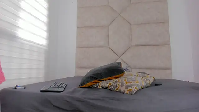 Hanna lens online show from November 23, 2025, 3:11 pm