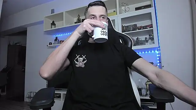 ToddClaytonn online show from December 1, 2025, 6:09 pm