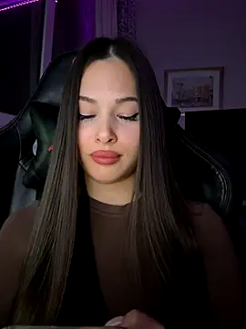 EricaWalls online show from November 5, 2025, 8:45 pm