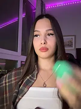 EricaWalls online show from December 15, 2025, 3:51 pm