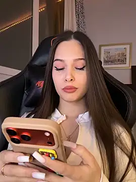 Snapshot of EricaWalls chatting on February 9, 2026, 11:03 pm EricaWalls online show from February 9, 2026, 11:03 pm