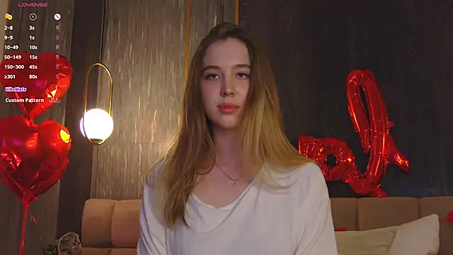 Snapshot of LoraineLuff chatting on February 21, 2025, 9:11 pm LoraineLuff online show from February 21, 2025, 9:11 pm