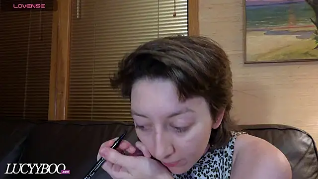 lovelylucyy online show from January 8, 2026, 12:38 am