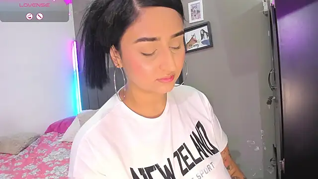 curvy jhacky online show from February 9, 2025, 3:53 am