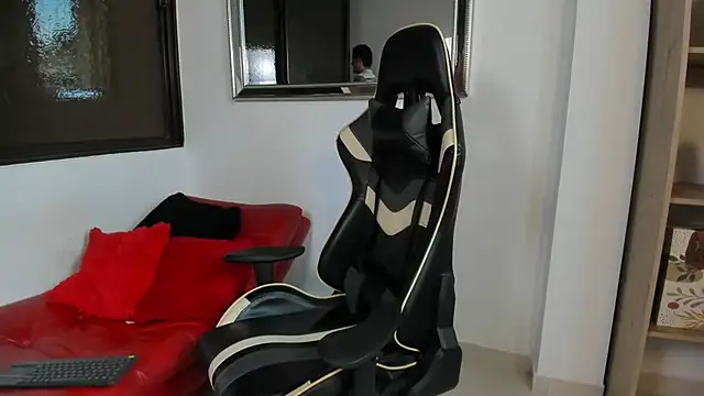 julian wallace online show from March 8, 2026, 10:02 pm