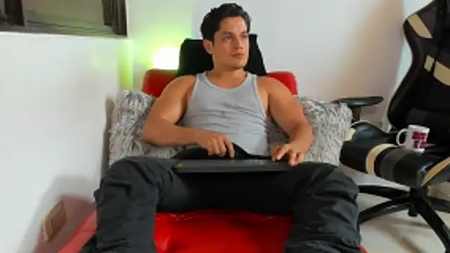 julian wallace online show from April 15, 2026, 7:58 pm