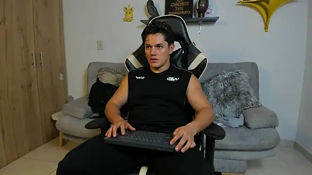 Snapshot of julian_wallace chatting on January 18, 2026, 11:08 pm julian wallace online show from January 18, 2026, 11:08 pm