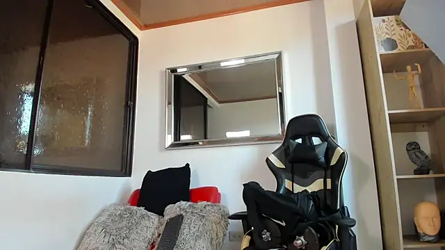 julian wallace online show from April 10, 2026, 9:44 pm