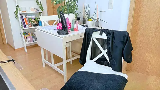 Snapshot of BrownieyQueen chatting on March 3, 2025, 12:06 pm BrownieyQueen online show from March 3, 2025, 12:06 pm