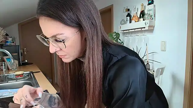 Snapshot of BrownieyQueen chatting on February 11, 2025, 8:05 am BrownieyQueen online show from February 11, 2025, 8:05 am