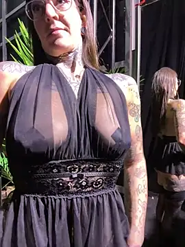 Snapshot of BrownieyQueen chatting on September 28, 2025, 9:27 am BrownieyQueen online show from September 28, 2025, 9:27 am