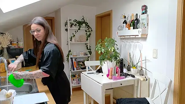 Snapshot of BrownieyQueen chatting on February 28, 2025, 7:58 am BrownieyQueen online show from February 28, 2025, 7:58 am