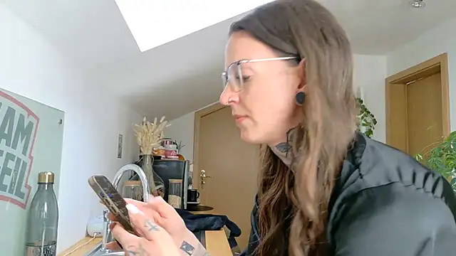 Snapshot of BrownieyQueen chatting on March 10, 2025, 9:34 am BrownieyQueen online show from March 10, 2025, 9:34 am