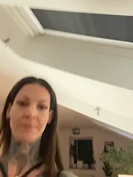 Snapshot of BrownieyQueen chatting on October 5, 2025, 5:09 am BrownieyQueen online show from October 5, 2025, 5:09 am