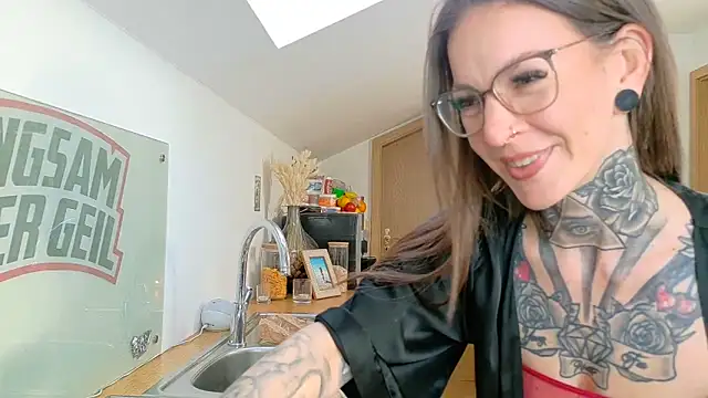 Snapshot of BrownieyQueen chatting on March 8, 2025, 6:54 am BrownieyQueen online show from March 8, 2025, 6:54 am