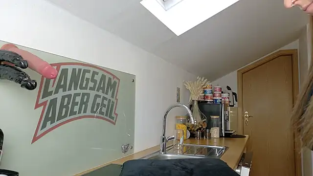 Snapshot of BrownieyQueen chatting on October 1, 2025, 5:45 am BrownieyQueen online show from October 1, 2025, 5:45 am