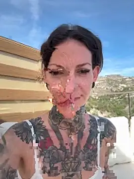 Snapshot of BrownieyQueen chatting on November 1, 2025, 8:41 am BrownieyQueen online show from November 1, 2025, 8:41 am