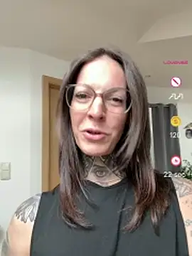 BrownieyQueen online show from May 20, 2026, 7:49 am