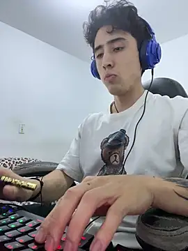 gojo satoru 18 online show from December 23, 2025, 4:12 am