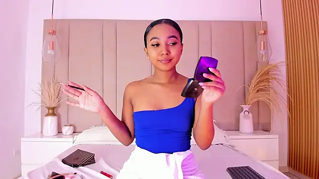 Snapshot of GabrielaLugo chatting on March 13, 2025, 11:41 am GabrielaLugo online show from March 13, 2025, 11:41 am