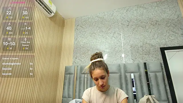 Snapshot of Beautifulskinny18 chatting on February 9, 2026, 7:56 pm Beautifulskinny18 online show from February 9, 2026, 7:56 pm