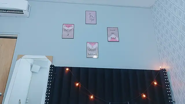 Snapshot of Beautifulskinny18 chatting on November 15, 2025, 6:56 pm Beautifulskinny18 online show from November 15, 2025, 6:56 pm