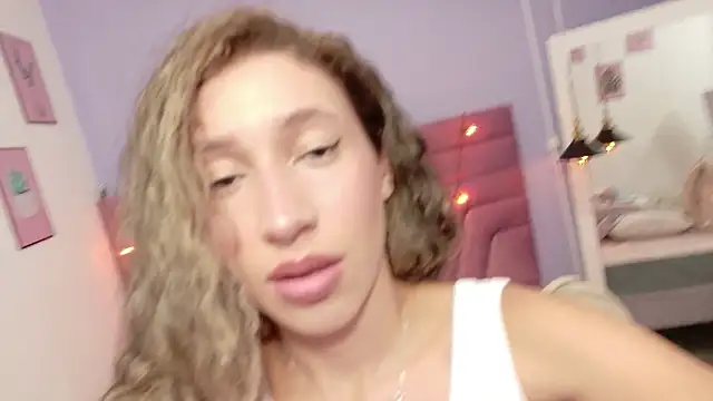 Snapshot of Beautifulskinny18 chatting on February 8, 2026, 8:17 pm Beautifulskinny18 online show from February 8, 2026, 8:17 pm