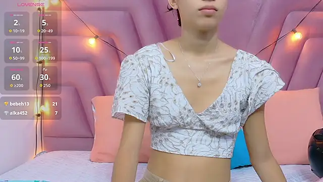 Snapshot of Beautifulskinny18 chatting on November 4, 2025, 7:50 pm Beautifulskinny18 online show from November 4, 2025, 7:50 pm