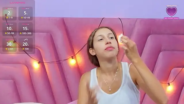 Snapshot of Beautifulskinny18 chatting on February 19, 2026, 7:33 pm Beautifulskinny18 online show from February 19, 2026, 7:33 pm