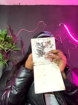 TIFFANYYSTAR online show from November 19, 2025, 3:34 pm