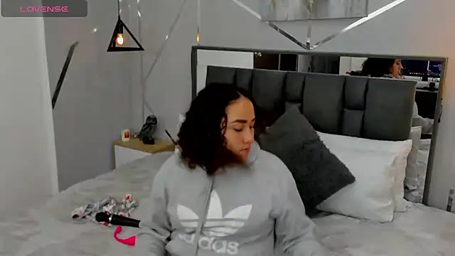 Snapshot of Ayla_martinez chatting on February 28, 2025, 10:28 pm Ayla martinez online show from February 28, 2025, 10:28 pm