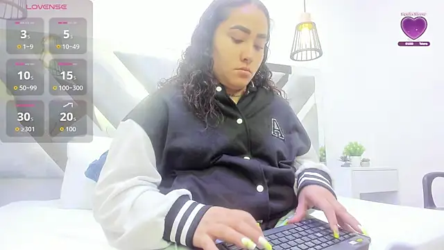 Snapshot of Ayla_martinez chatting on September 9, 2025, 1:49 am Ayla martinez online show from September 9, 2025, 1:49 am