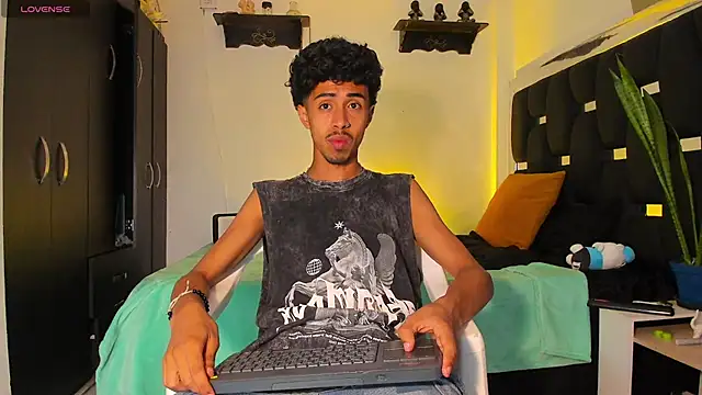 Snapshot of RyanRizzo chatting on March 15, 2025, 11:06 pm RyanRizzo online show from March 15, 2025, 11:06 pm