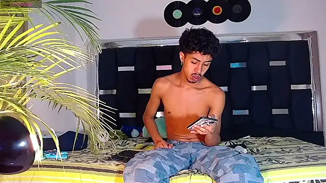 Snapshot of RyanRizzo chatting on January 30, 2025, 1:55 am RyanRizzo online show from January 30, 2025, 1:55 am