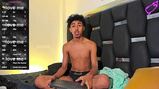 Snapshot of RyanRizzo chatting on March 6, 2025, 1:35 pm RyanRizzo online show from March 6, 2025, 1:35 pm