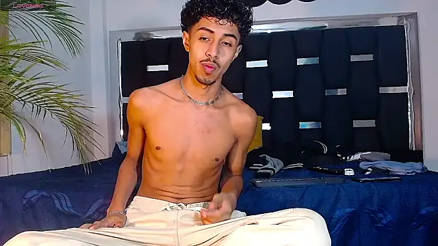 Snapshot of RyanRizzo chatting on February 5, 2025, 11:17 pm RyanRizzo online show from February 5, 2025, 11:17 pm