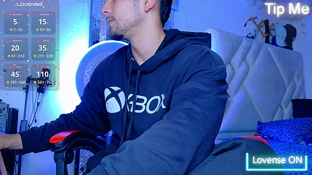 Rich boy01 online show from November 2, 2025, 8:36 pm