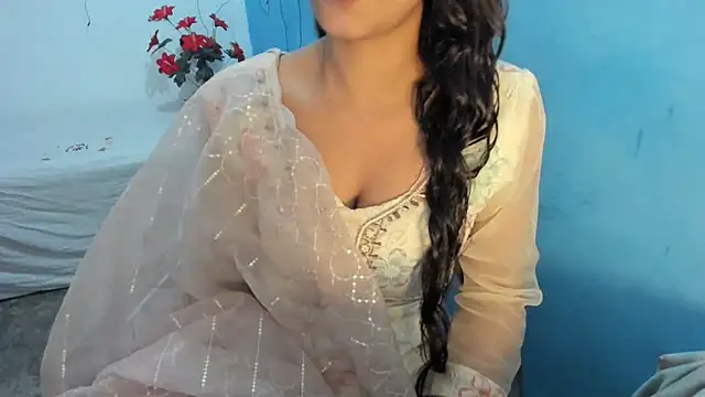 aarjulove online show from November 21, 2025, 1:32 pm