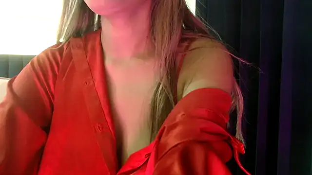 Snapshot of chhui_mui chatting on October 6, 2025, 9:43 am chhui mui online show from October 6, 2025, 9:43 am