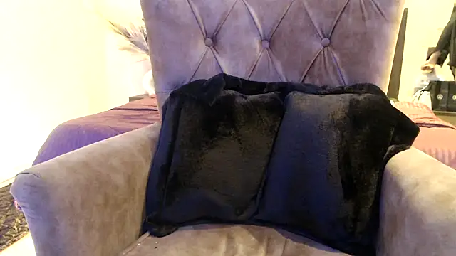 Snapshot of chhui_mui chatting on February 20, 2025, 8:58 pm chhui mui online show from February 20, 2025, 8:58 pm